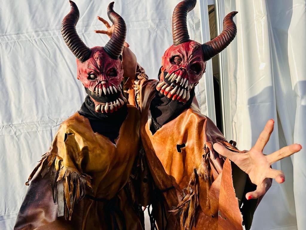 OVNIS_UFOs's tweet photo. 🐍⚠️🇪🇦En Valencia está teniendo lugar ahora mismo una #megarave #techno y trans con representantes teatrales de claros tintes 👹#satánicos.
Un corresponsal que trabaja en el evento me ha enviado estas fotos. Más información, dentro de unas horas).
Fuente @rafapal https://t.co/A0YCejGnDB