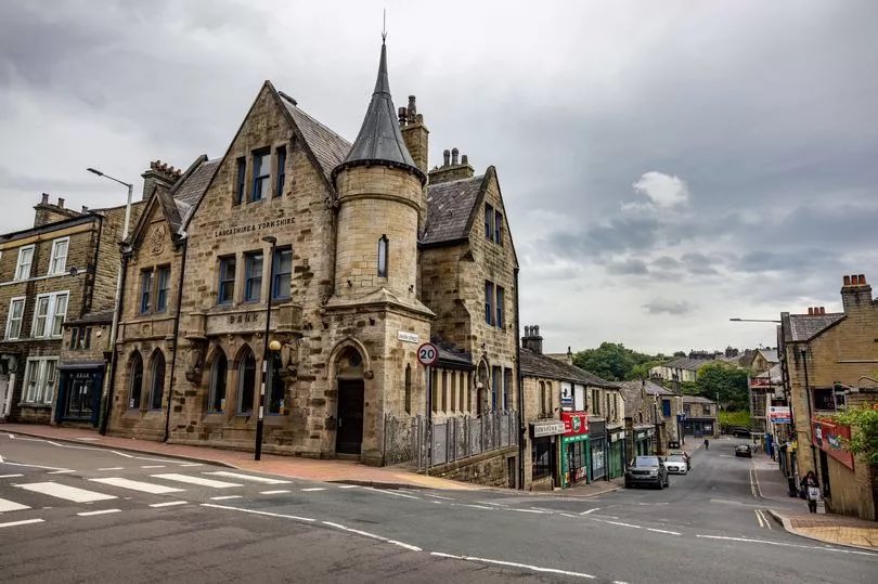 Ooooh check out this fantastic building…! 😂 Thanks @MENnewsdesk for the great photo For more info on Bacup and coworking at Alliance, check out the links below 👇 manchestereveningnews.co.uk/news/uk-news/h… alliance-bacup.org.uk #bacup #rossendale #lancashire #coworking