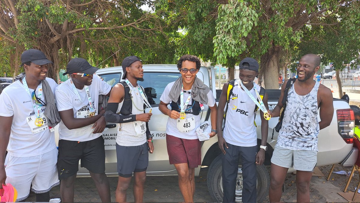 PobarChallenge's tweet photo. CLAP DE FIN @marathoneiffage 
PBC represent ! Bravo à nos Pobareurs et félicitations aux gagnants !
Voici nos teams du 42-21-10 km à l'arrivée !
Ce n'est que le début ! Congrats team🥳🙌🏽

#courezdakar2023 #running #marathoneiffagedakar2023 #PBC https://t.co/4w2SEn0md6