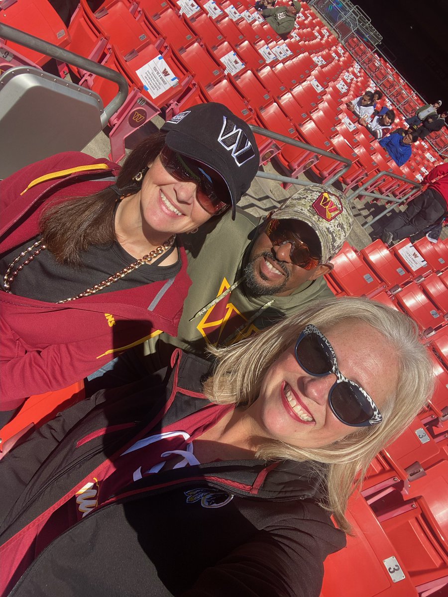 Crystal_Mc_R's tweet image. Always a great day when I get to spend it with @HawkDiesel1906 &amp;amp; @BurgundyandSold!! 🥰 #TenYears #HTTC #DCTweetTeam