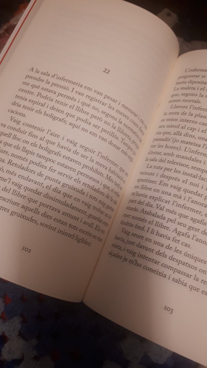 deomises's tweet photo. @MartaRGustems @editorialafers Tarda de diumenges amb #Internament, de @mramoneda (edita @angleeditorial)... dura història, dolorosa i vívida, potser, però que no pots deixar ni obviar. https://t.co/zIp9E1dwP7