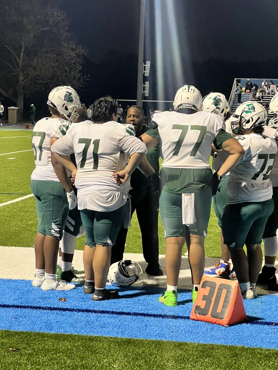 bigz_77's tweet photo. I would like to thank @CoachMcClain73 @JerisMcIntyre @dmlawrence28 @QBcoach1 for creating discipline, work ethic, and leadership within me and shaping me into the player I am today. Coming to tc was one of the best decisions I ever made. Thank you coaches and teammates for welcoming me into this great culture and brotherhood. It was a pleasure. 77 out 💔