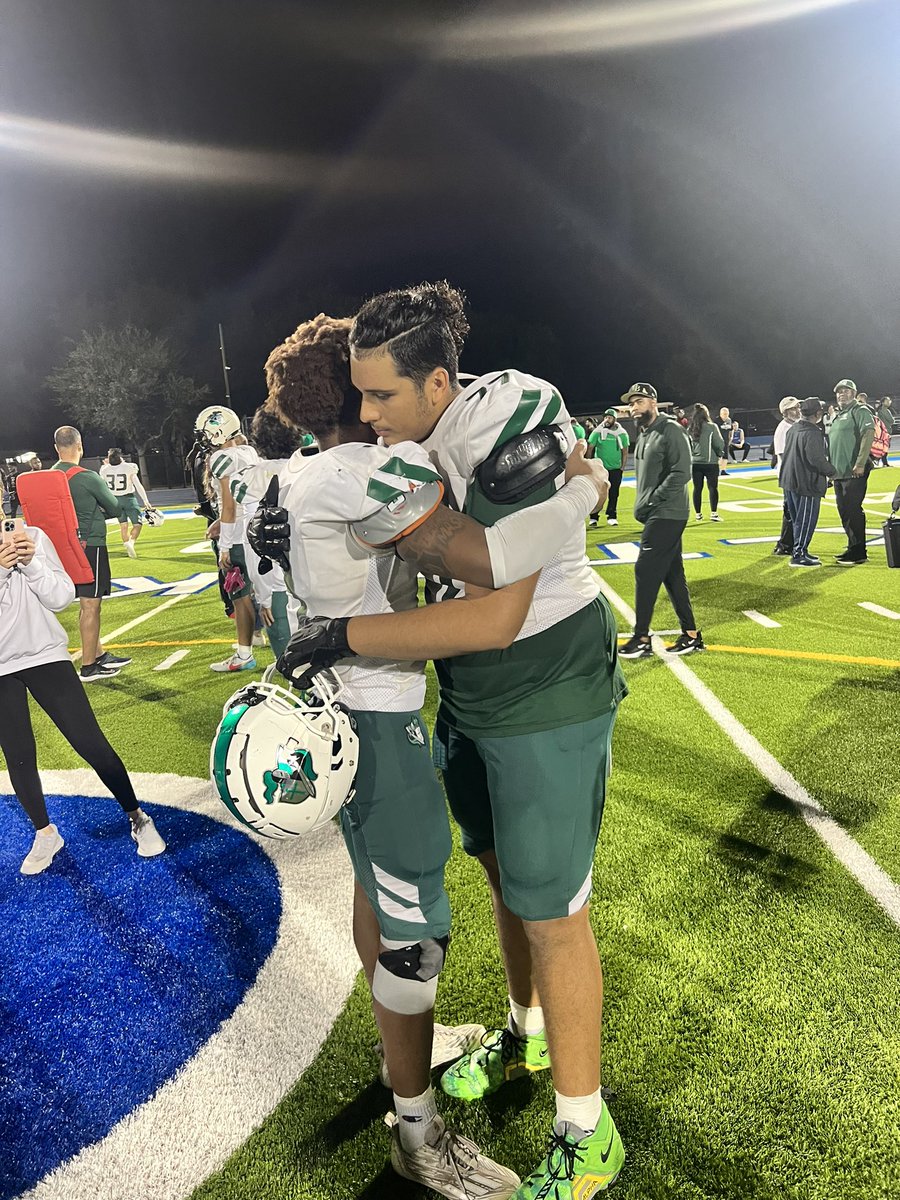 bigz_77's tweet photo. I would like to thank @CoachMcClain73 @JerisMcIntyre @dmlawrence28 @QBcoach1 for creating discipline, work ethic, and leadership within me and shaping me into the player I am today. Coming to tc was one of the best decisions I ever made. Thank you coaches and teammates for welcoming me into this great culture and brotherhood. It was a pleasure. 77 out 💔