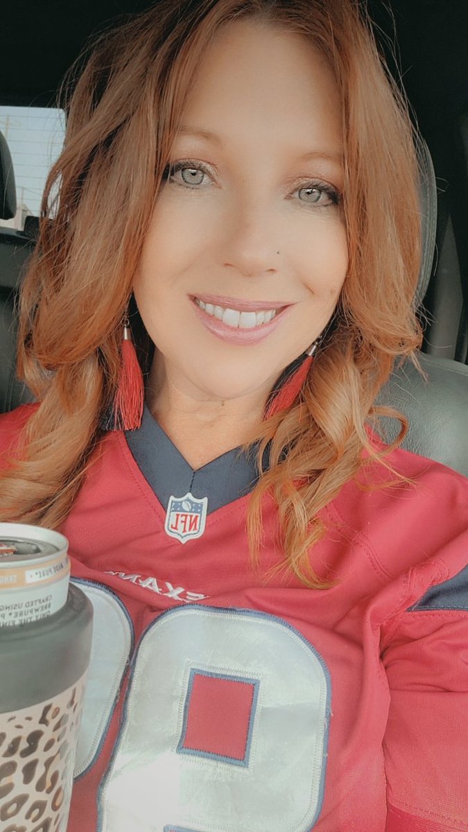 Great day for a Texans win!! Happy Sunday funday! 🏈❤️🍻 #sundayfunday #redheads #footballsunday