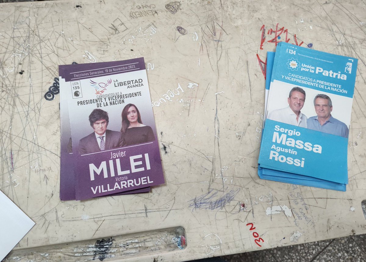 pablosfor's tweet photo. @lautaroscht Escuela pública ES 76, La Matanza... Así están los bancos...
Me gustaría saber si los hijos de los políticos que tan conforme están con la educación pública estudian ahí 🙄 https://t.co/yMuct0AOtD