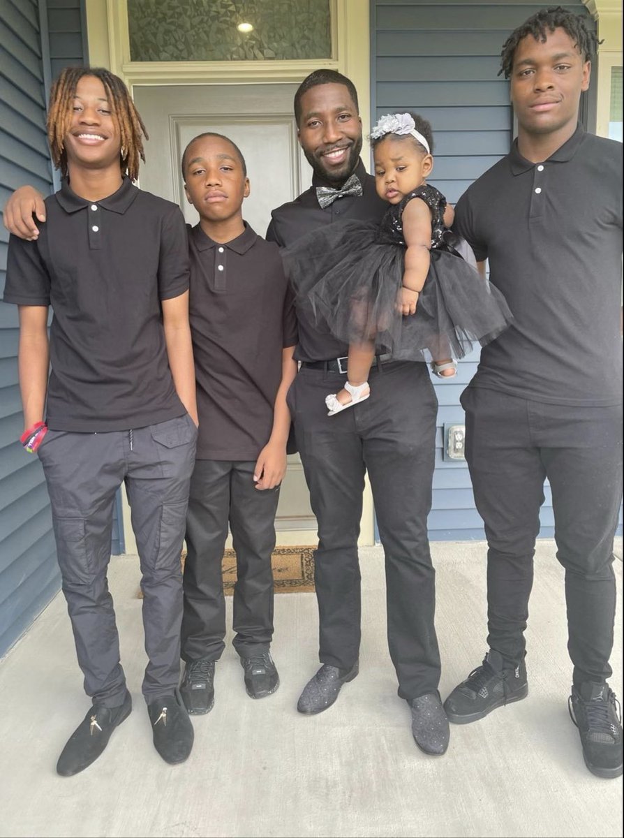 VSU_1882's tweet photo. Let's show our support to VSU Police Officer Bruce Foster during his road to recovery.  Click HERE to donate.  Every amount is appreciated!
https://t.co/ap6336tIwr https://t.co/ZhkxAKyVax