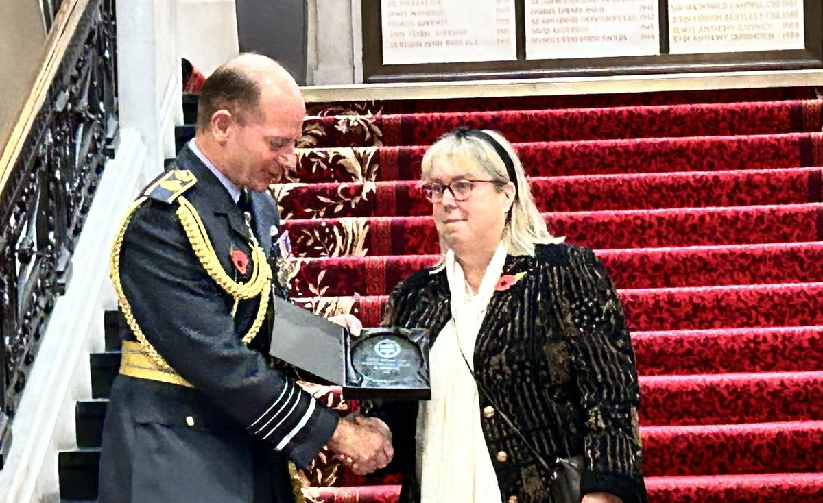 Congratulations to @DrHelenFry for receiving a “Life Time Achievement Award” for her excellent History books. Later she laid a wreath at the Cenotaph to Thomas Kendrick and his team in Vienna that helped Jews escape Nazis persecution @AJEX_UK