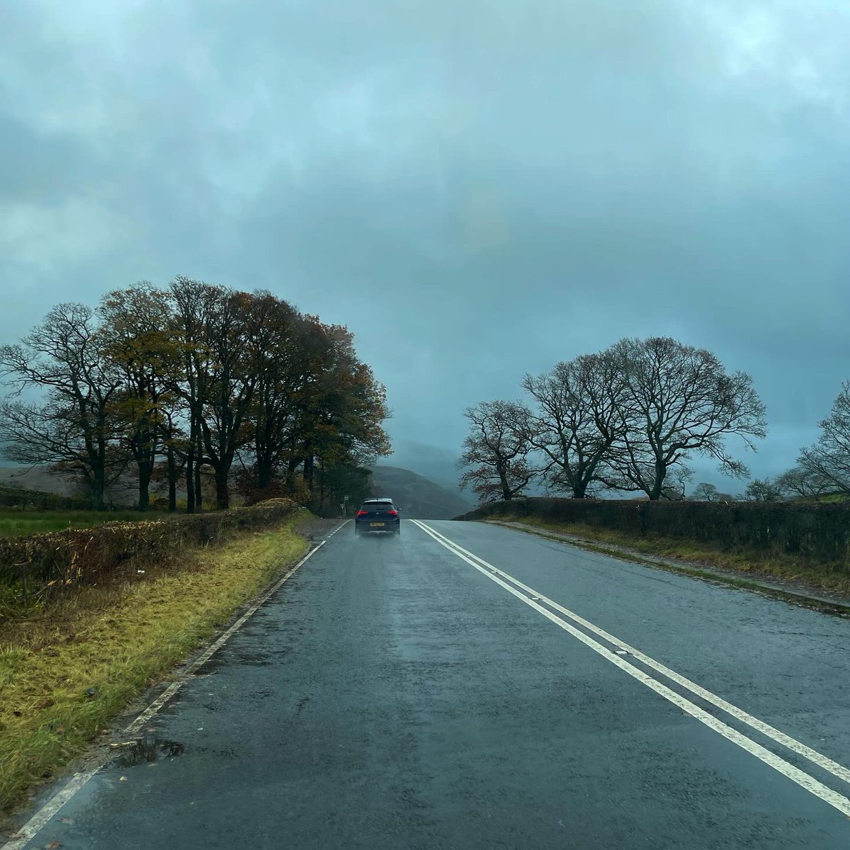 sarahmcquaid's tweet photo. (1/3) Photos from today’s wet & windy but beautiful drive through heart of the #LakeDistrict from Cockermouth (where I had a lovely show last night at @KirkgateArts — see pics posted earlier) to tonight’s gig at #Brigsteer #VillageHall #Kendal.
https://t.co/6DmCKXghe0 -> https://t.co/LnvMyLOFGc