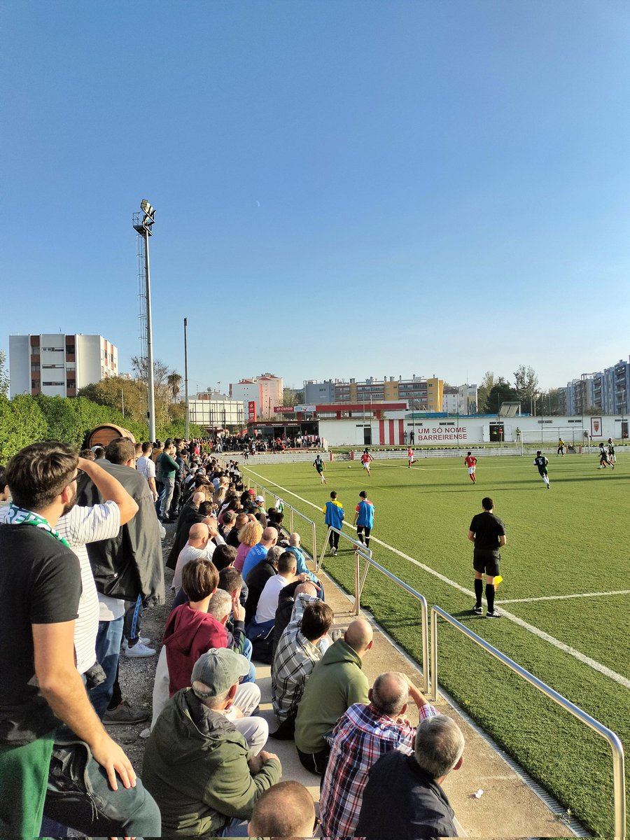 Barreirense - CUF

O dérbi histórico do Barreiro.
Cidade outrora pujante, que respirou futebol, e que teve as suas duas principais equipas na 1ª liga, contando o Barreirense com 24 presenças e a CUF com 23.
Cidade repleta de talento, da qual saíram glórias como Bento, Arsénio, +