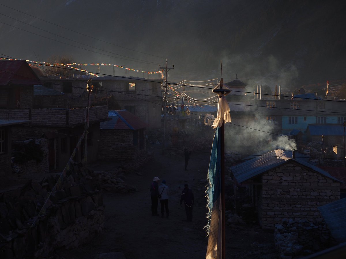 Mr_PaulPoole's tweet photo. We spent a couple of days in Sama Gaun having a rest day, although in the Himalayas there is no such thing as a rest day! Sunrise was just spectacular and it felt you could almost reach across and touch Manaslu…it really is quite close! @the_AMI @JoeBrownShops https://t.co/Zb6DqxuRjV