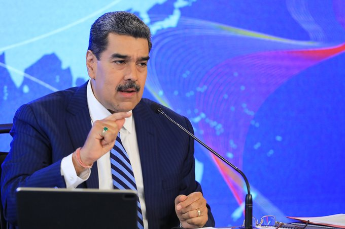 📢 Pdte. <a href="/NicolasMaduro/">Nicolás Maduro</a> afirma al mundo entero la unión del país “Hoy puedo decir ante el mundo entero: Venezuela Toda se ha unido para defender sus derechos históricos, jurídicos sobre la Guayana Esequiba” Lea más. ⏩ acortar.link/iE574h
#SimulacroElectoral