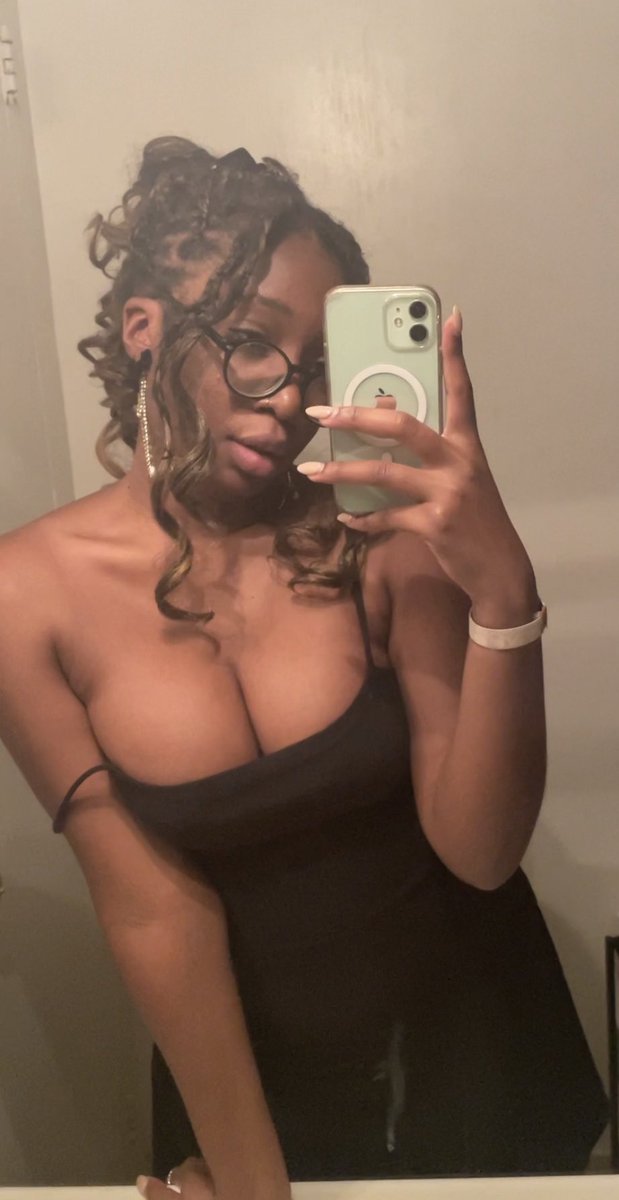 prinaissance's tweet photo. can’t even fit into my bras anymore… 🌀 https://t.co/CVJWlCYG5M