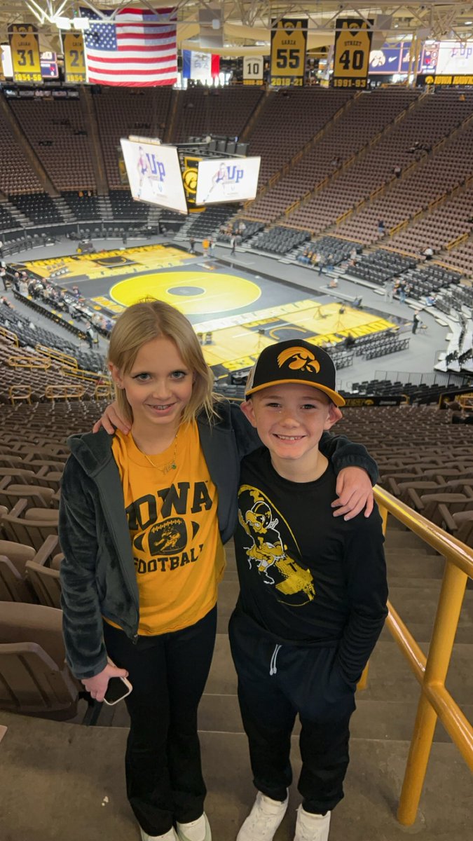 TylerNelsen2's tweet photo. Let’s go Hawks 🐤 #fightforiowa https://t.co/TJZ1zvgYTQ