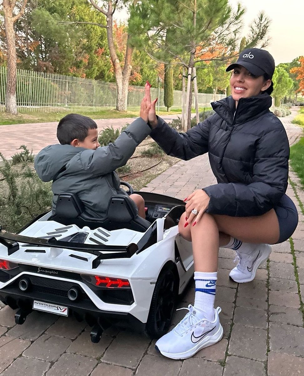 Georgina and Mateo enjoying their day. 💛