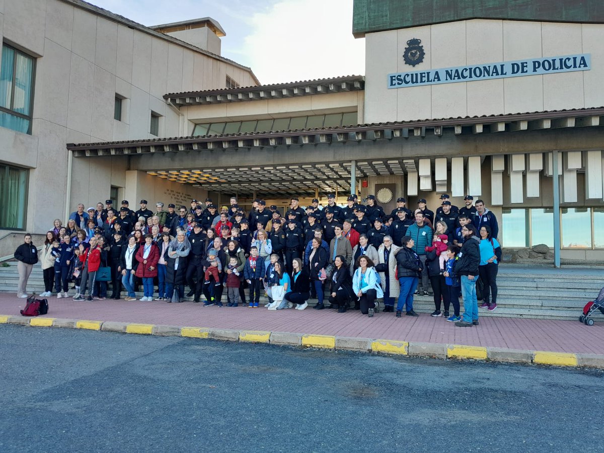 AMIFP1's tweet photo. ⏺️Este fin de semana, concretamente el sábado, asistimos a una magnifica jornada de convivencia entre nuestr@s usuari@s con #discapacidad, familiares  y los alumn@s de la @PoliciaEscuela de Ávila. 

⏺️¡Muchas gracias por la gran acogida! https://t.co/GgSlyoSiDr