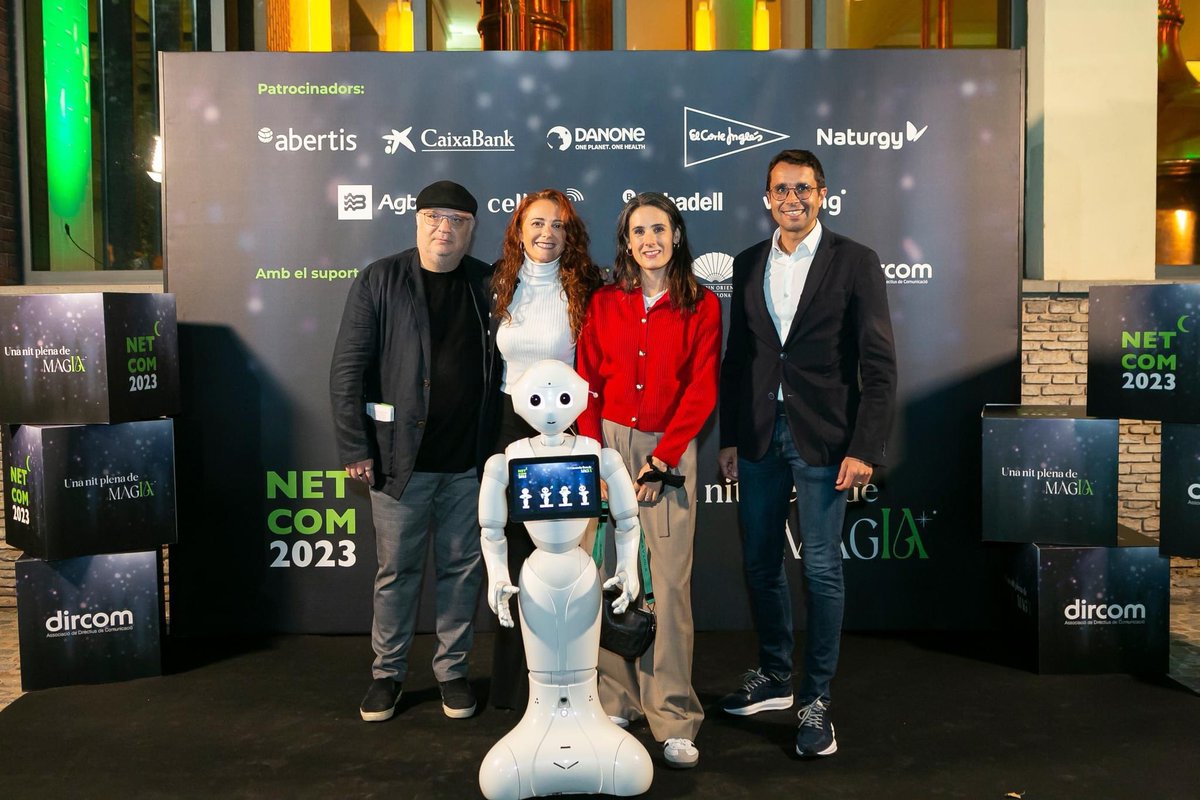 albertortas's tweet photo. La gran nit de la comunicació ✨

Tanquem una setmana en què s’ha celebrat la #Netcom2023, la trobada dels professionals del sector de la comunicació.

Una representació de l’equip @intermediagdc vam assistir a l’acte

L’enhorabona @Dircomcat i @DircomSpain per l’organització! 🥂 https://t.co/DDExxCNYPy