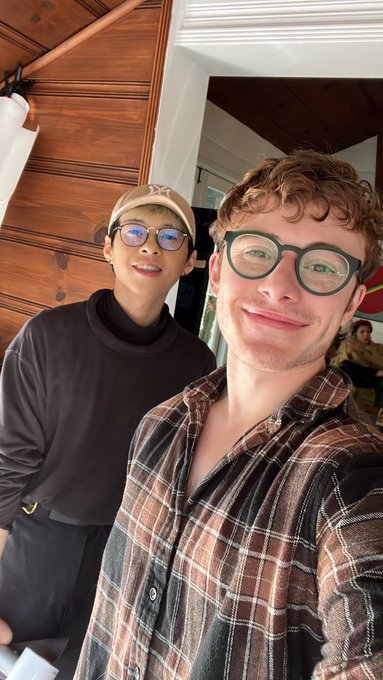 Pre-Shoot makeup with Willieh https://t.co/uG7i6dz67d