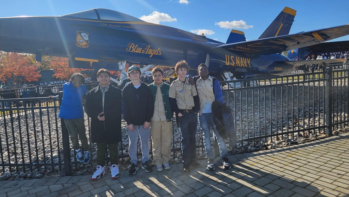 JohnDavisUSA's tweet photo. Troop 133 down at Navy.  
#baltimore #Maryland #RavensFlock📷📷📷 #Ravens #Catholics #Gaelforce #MoJoPride https://t.co/5y3XrTqVra