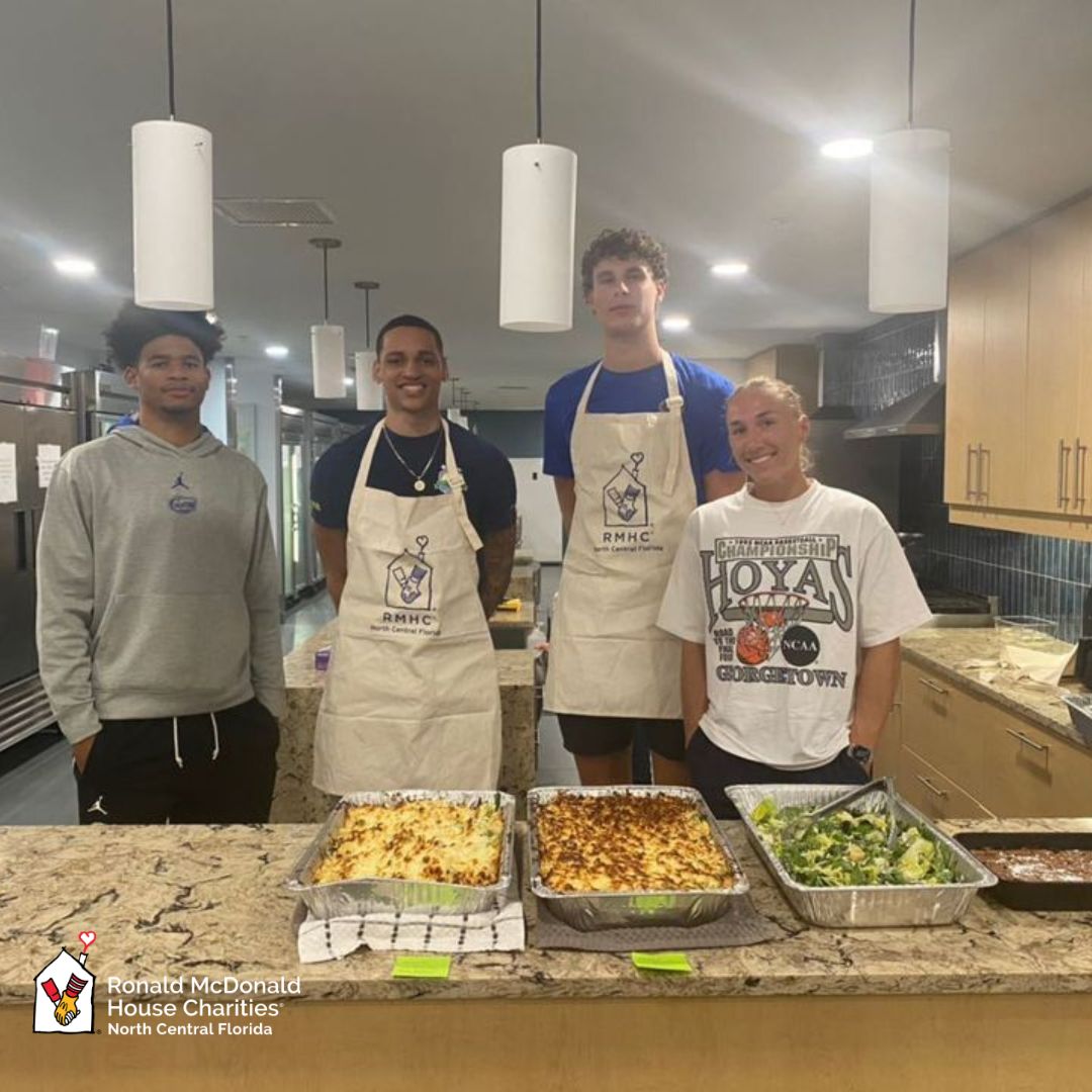 RMHCNCF's tweet photo. Shoutout to our weekly Visiting Chefs, AED, Florida Business Leadership Society, @Gville_Church, @Fl_Victorious, Redeemer Christian High School, Alms Ministry, Eastside Key Club, & The Reeves Family. Your support fills both bellies & hearts!🍽️❤️ #KeepingFamiliesClose #forRMHC https://t.co/wtiTR4IyXA