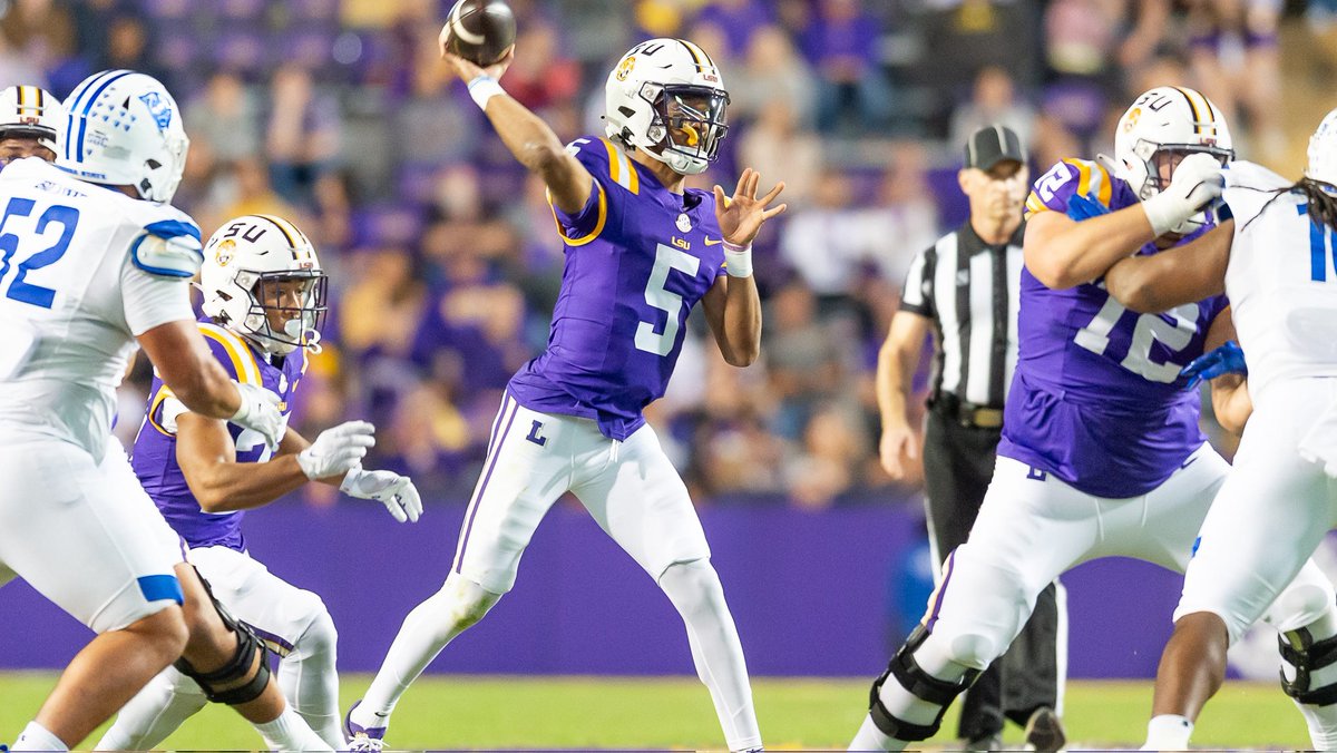 LonnPhillips's tweet photo. LSU QB Jayden Daniels in 2023 after 11 games:
(All Rankings Are National)
Strength of Schedule (#1)
4,591 Total Yards (#1) 
36 Passing TDs (#1)
46 Total TDs (#1)
417 Yards Per Game (#1)
10.8 Yards Per Play (#1)
208.3 QBR (#1)
1,014 Rushing Yards (#1 by a QB, 21st overall) #Heisman
Our Report From Week 11👇👀
https://t.co/GPLzQJNvBi @BryceUnderwoo16