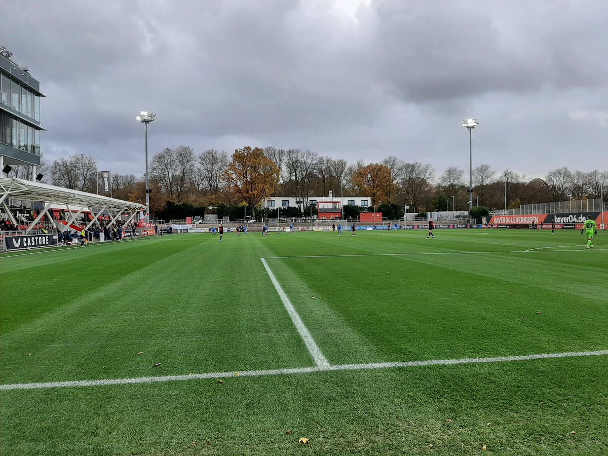 Bayer 04 Frauen gegen Leipzig mit Teilen der Truppe. War mir eine Ehre Jungs, sehen uns Samstag ❤ #B04RBL #DieLiga übrigens: Verena Wieder Fußballgöttin