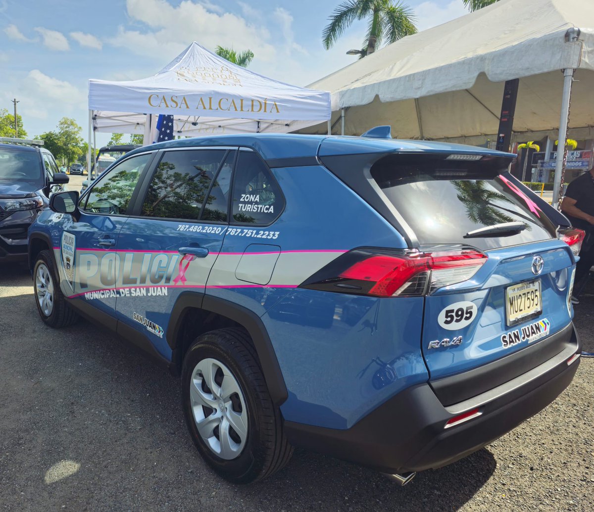 Hoy acompañamos al Alcalde <a href="/Miguel_Romero_/">Miguel Romero</a> en la entrega de nuevas patrullas para la Policía Municipal de <a href="/SJCiudadCapital/">San Juan, Ciudad Capital</a> con una inversión de más de $1 millón de dólares. Con estas nuevas patrullas se continuará fortaleciendo la seguridad en nuestras comunidades del #Distrito4