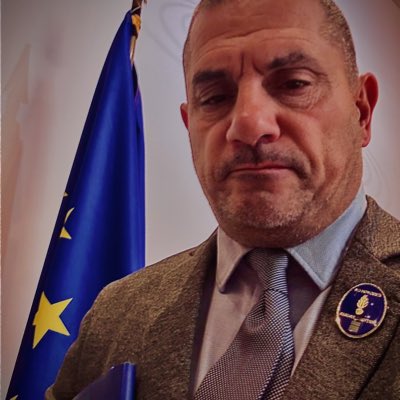 AndreforParis's tweet photo. #NouvellePhotoDeProfil https://t.co/Ic5hWqJZ2b
