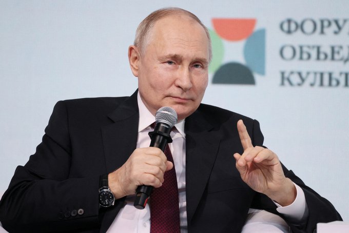 GetUpdates__'s tweet photo. Russian President #Putin to take part in India hosted virtual session of #G20 grouping next week

At the #India hosted G20 summit session this week, it will be for the first time that Russian &amp; Western leaders share screen (virtually) since the outbreak of #Ukraine conflict. https://t.co/YzNUTQSWan