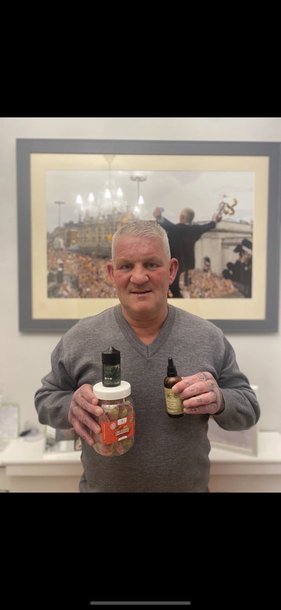 DWindass10's tweet image. Retweet and follow @supreme_cbd to win £100 worth of products tonight,  the stuff amazing for anxiety/depression any aches/pains or insomnia 💤💤 everyone can save 50% with code BLACKFRIDAY tonight at checkout supremecbd.uk