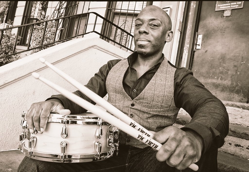 CapitalJazzClub's tweet photo. #NowPlaying, 'Gateway', off #PericoSambeat's *Ofrenda*. (2019). The #CapitalJazzClub984, with #JacobAsiyo, & @KaimaMwiti.
Saxophones: Perico Sambeat
Double Bass: Ugonna Okegwo
Drums: E.J. Strickland
Piano: Danny Grissett. https://t.co/03gWarcrUg