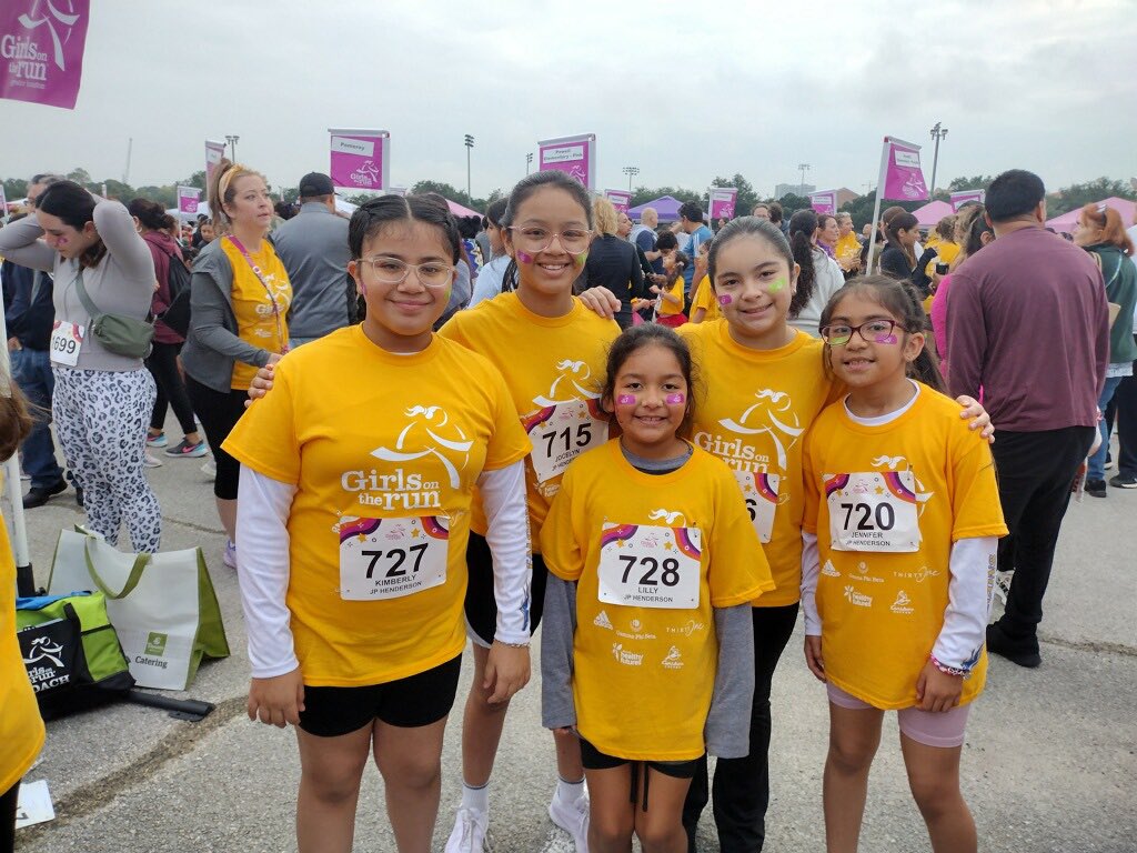 MsLMartinez1's tweet photo. GOTR 5K!! Had an amazing time with the team! Thank you to the parents and our staff members for helping this be a success!! @JP_Falcons @Elmacias07 @JPWraparound @GinaLowry5 @CristinaTeaches @GOTRHouston https://t.co/Edmr6tZn0E