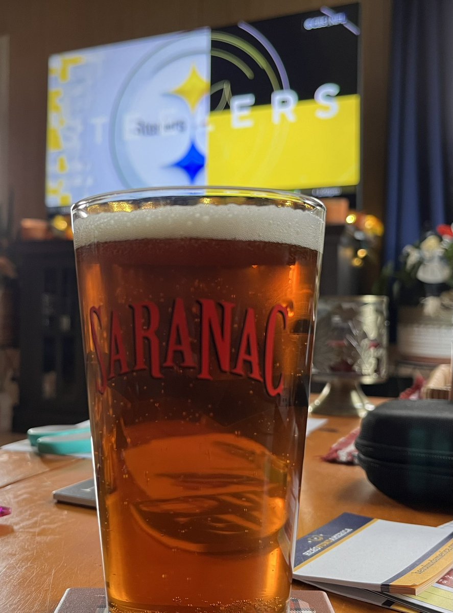 Cold pint of @SaranacBrewery #seasonsbest #lager and the @steelers game 🍻🏈 #steelers #SteelersNation #HereWeGo #pittsburgh #schoharie #NFL