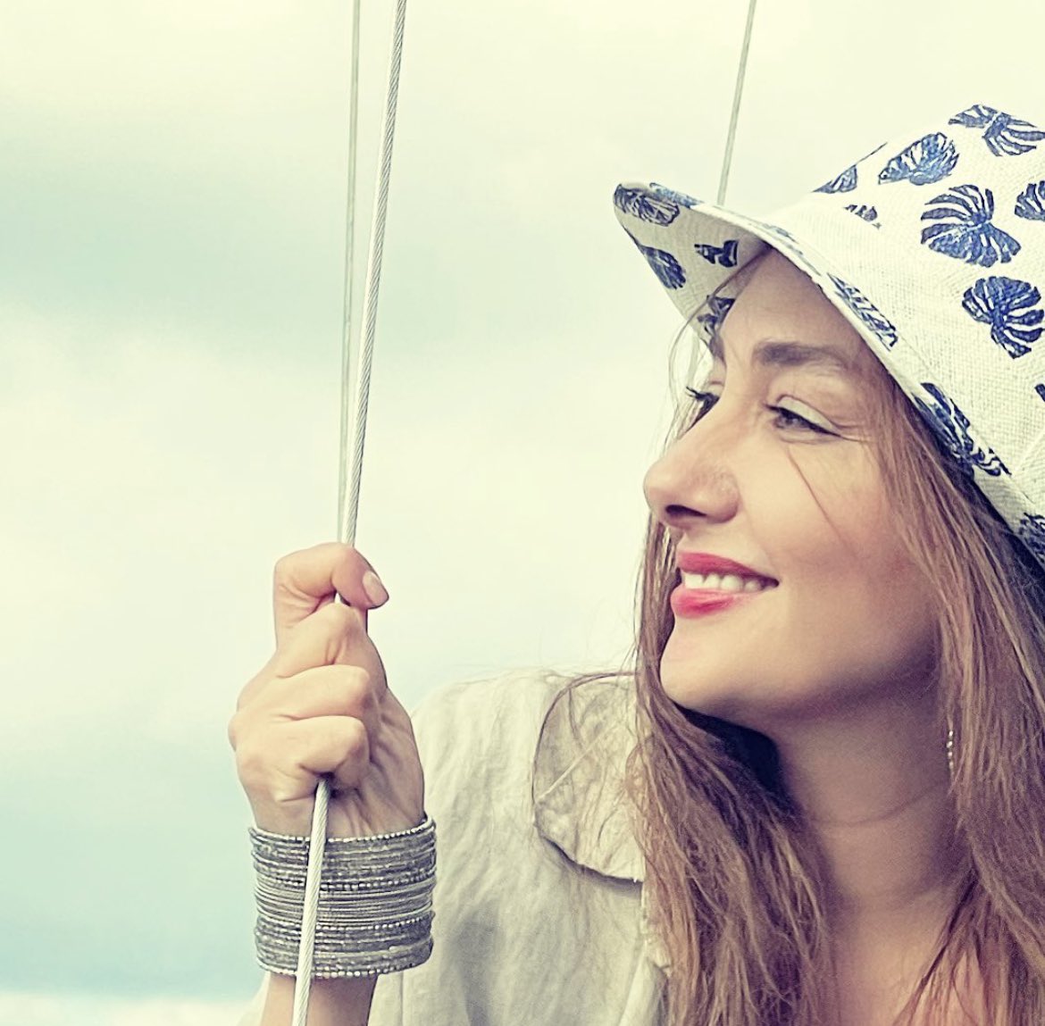 دادگاه انقلاب #هانیه_توسلی را به حبس و جریمه نقدی محکوم کرد

جرم: عدم سکوت در برابر کشته شدن #مهسا_امینی و #آرمیتا_گراوند به علت #حجاب_اجباری و ظلم حاکم و ‌اینکه سمت درست تاریخ ایستاده است.

امروز ۲۸ آبان ۱۴۰۲، هانیه توسلی، بازیگر مردمی سینما و تلویزیون توسط شعبه ۲۶دادگاه انقلاب