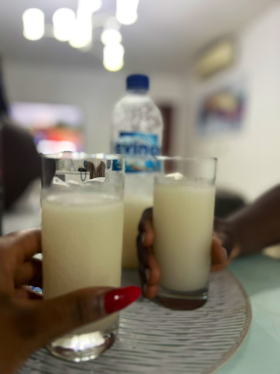 cremechic11's tweet photo. “The palm-wine we drink, some people can drink it and remain wise; others lose all their senses.”
Happy Sunday my good people 😁🍻 https://t.co/0LkrhFwU2D