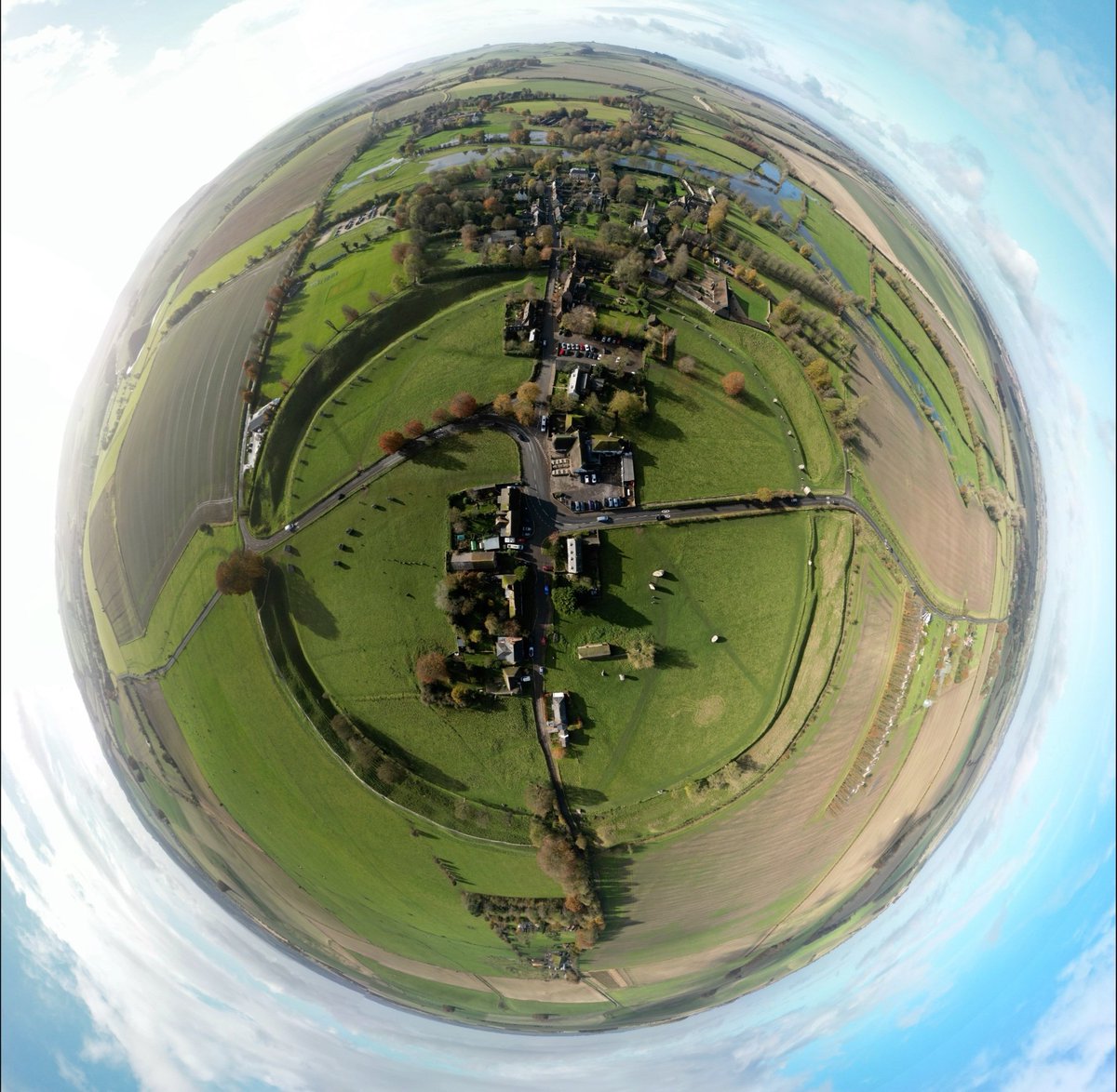 BennettWorld's tweet photo. Avebury https://t.co/Eg3kyQO3gz