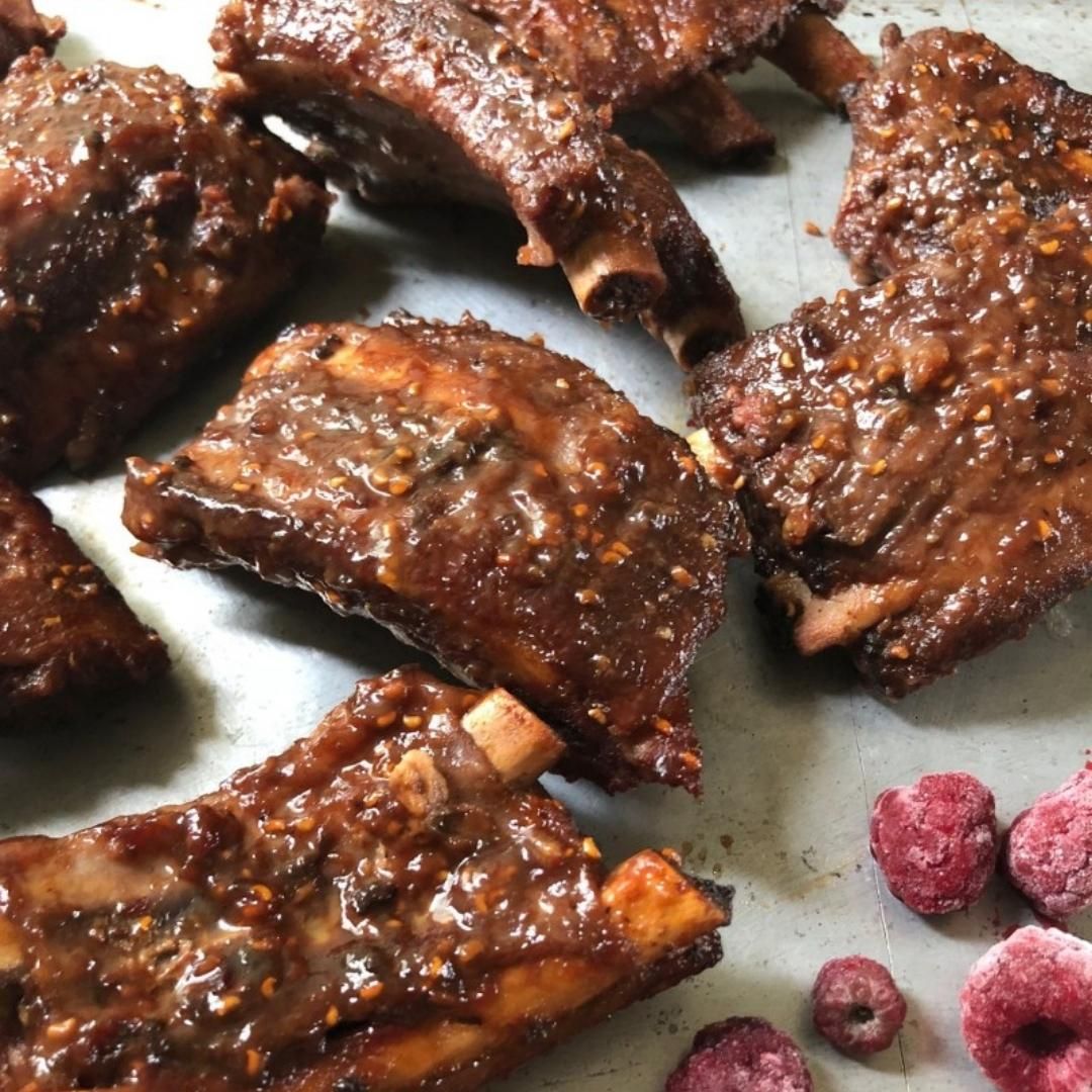 Break out the Instant Pot for these seriously delicious Chipotle Raspberry-Glazed Ribs, perfect for watching the game this weekend! Make sure to have some extra napkins on hand for all this tasty goodness.
redrazz.org/recipe/instant…