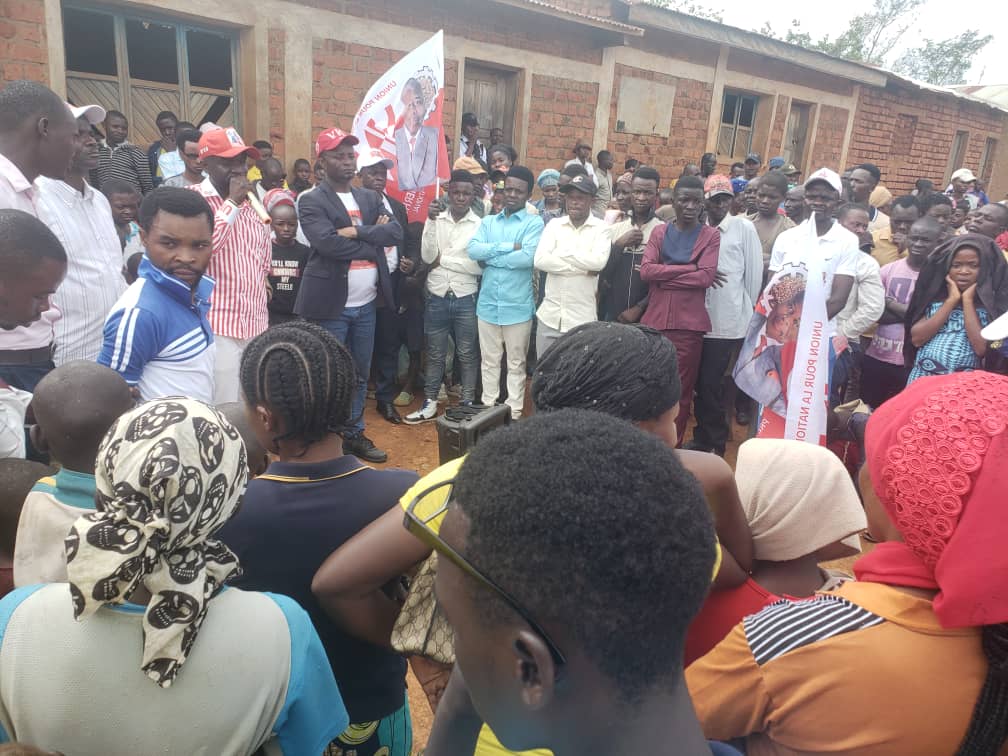 YannickNcuro243's tweet photo. Pas de repos pour le duo de la victoire, @JacquesBanywesize n°13/nationale et @JulbertShamamba n°16/provinciale en échange avec la population de mukungwe dans le Walungu profond ce dimanche 19/11/2023

@VitalKamerhe1 @BillyKambale1 @BMubonzi . ✒Cellule de Communication https://t.co/bd9DbmDRIo