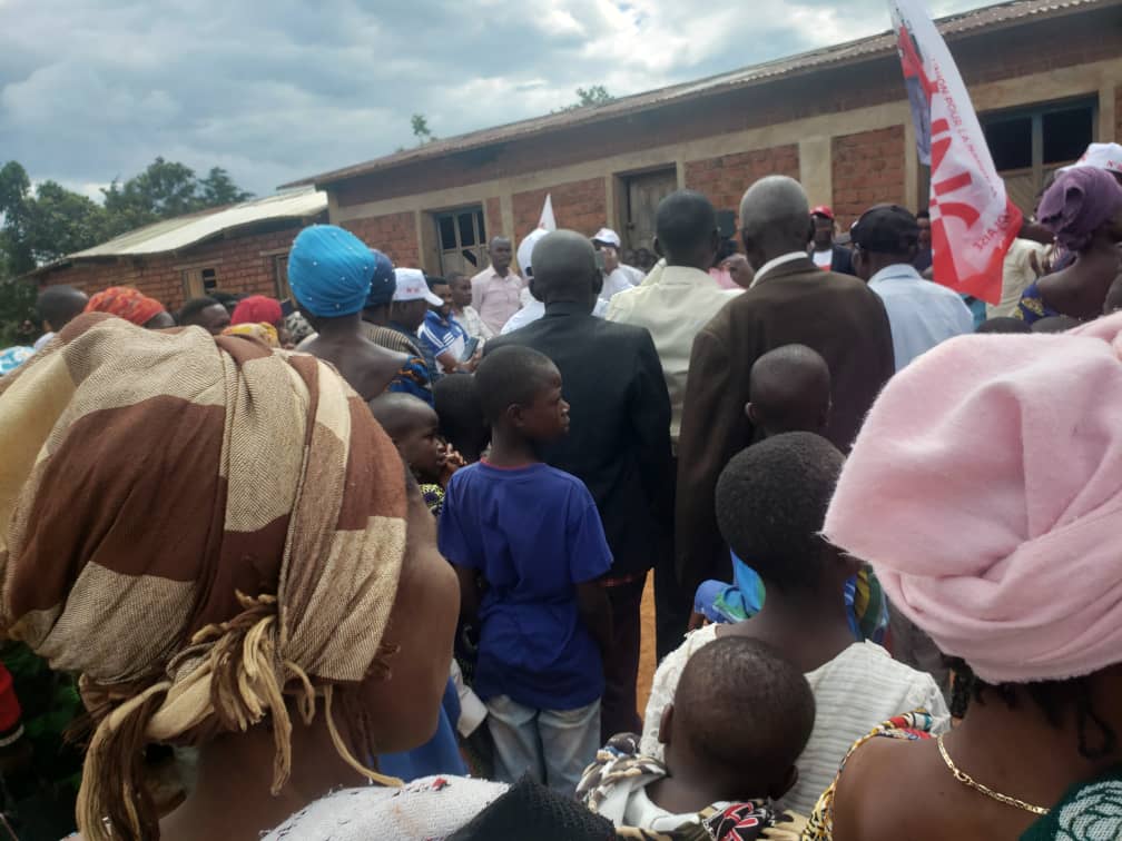 YannickNcuro243's tweet photo. Pas de repos pour le duo de la victoire, @JacquesBanywesize n°13/nationale et @JulbertShamamba n°16/provinciale en échange avec la population de mukungwe dans le Walungu profond ce dimanche 19/11/2023

@VitalKamerhe1 @BillyKambale1 @BMubonzi . ✒Cellule de Communication https://t.co/bd9DbmDRIo