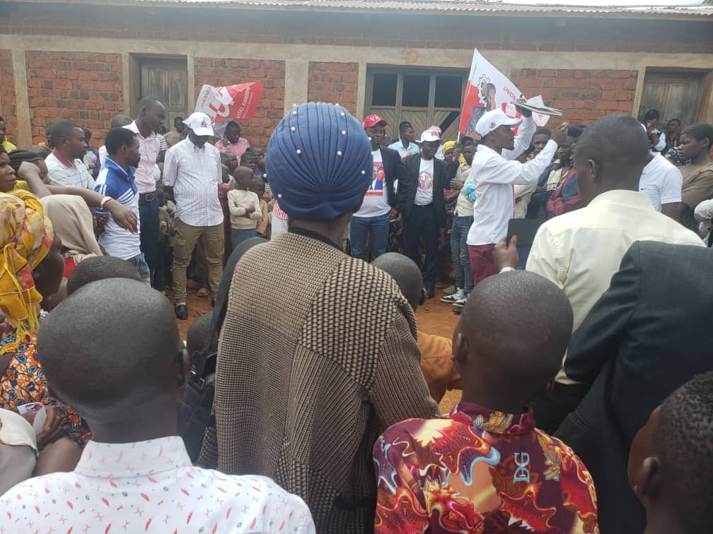 YannickNcuro243's tweet photo. Pas de repos pour le duo de la victoire, @JacquesBanywesize n°13/nationale et @JulbertShamamba n°16/provinciale en échange avec la population de mukungwe dans le Walungu profond ce dimanche 19/11/2023

@VitalKamerhe1 @BillyKambale1 @BMubonzi . ✒Cellule de Communication https://t.co/bd9DbmDRIo