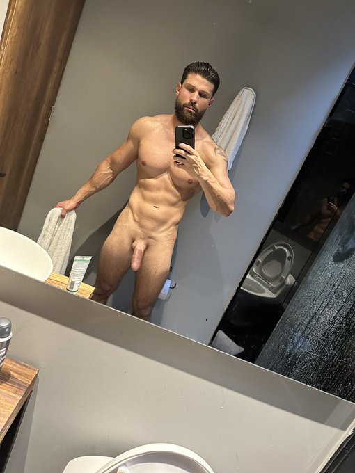 Just stepped out of the shower and feeling fresh and clean...anyone want to help me dry off? 😉 https://t