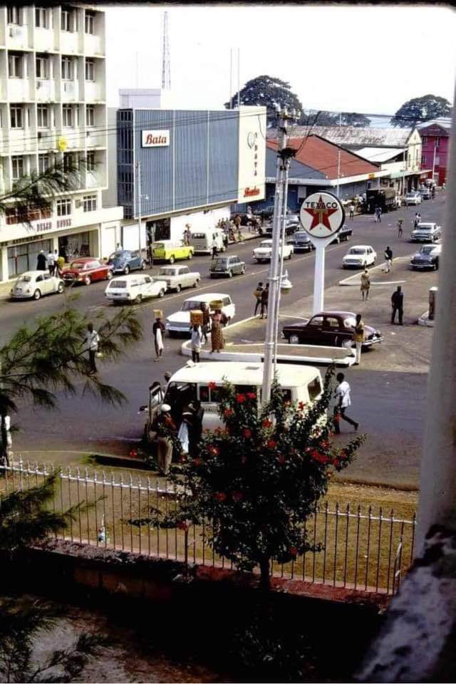 Lightfoot Boston Street, Freetown,Sierra Leone in the 70s 

#SaloneX #SaloneTwitter #SierraLeone