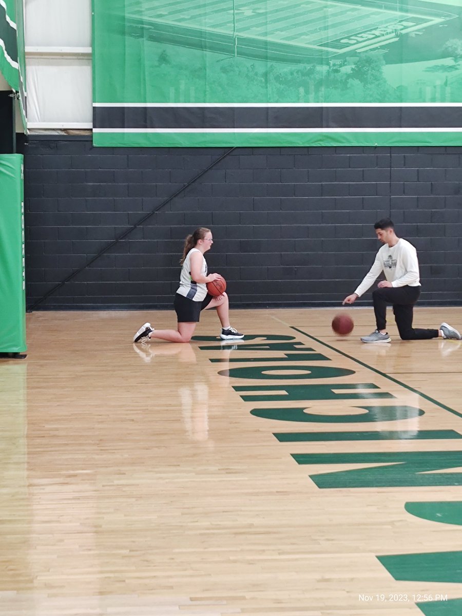 NighthawkATC's tweet photo. Charlie didn't make the basketball team. Instead of being crappy about it and blaming others, she asked if she could take lessons to become better. Lesson #1 is now. 💪 #FutureSpartan #CurrentNighthawk #ProudMom https://t.co/7dn58HbxQi