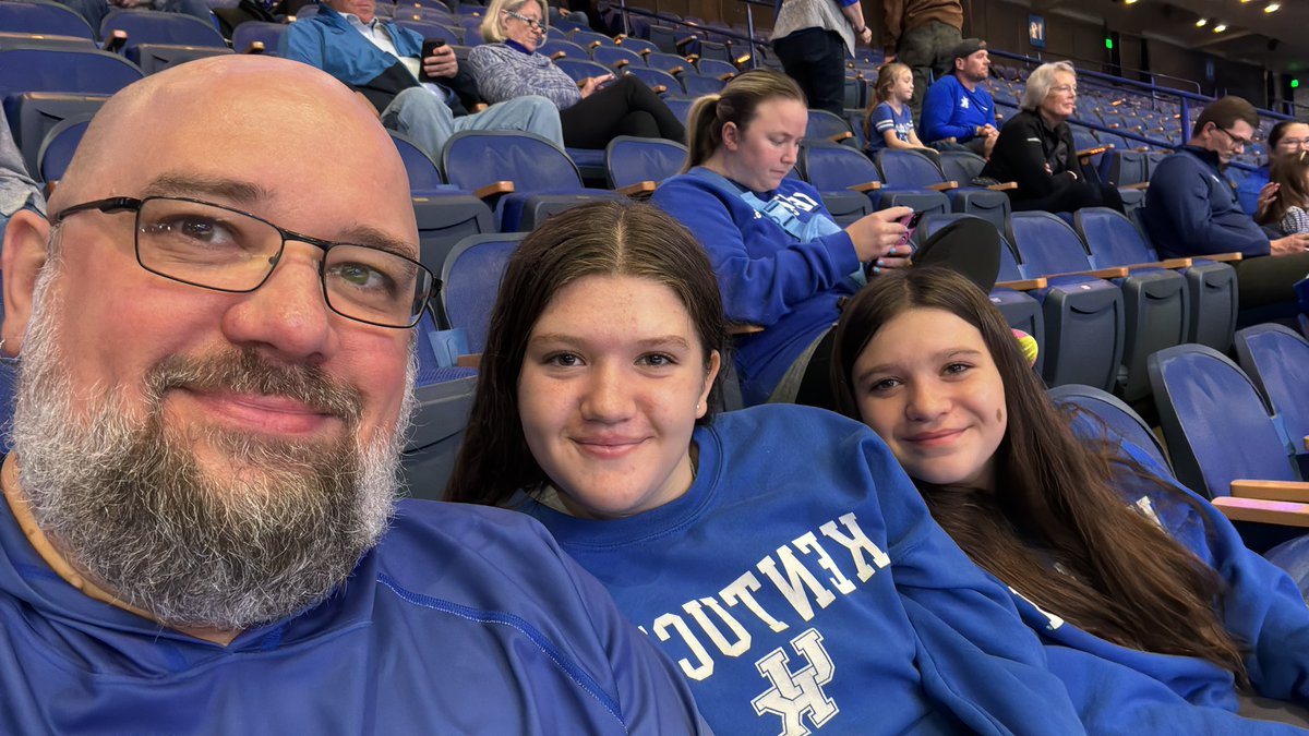 LaptopHeaven's tweet photo. Sunday Funday #WeAreUK https://t.co/Xfv7bC8WbT