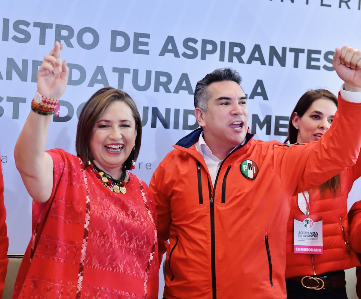 yanez_arturo's tweet photo. Hoy se llevó a cabo el registro de nuestra estimada y querida @XochitlGalvez como aspirante de la precandidatura a la Presidencia de los Estados Unidos Mexicanos.
Estamos fuertes, y listos para caminar juntos en la lucha por #México este 2024. 🔴👊🏻💪🏼
#DurangoPresente https://t.co/BZvs7HfIqO
