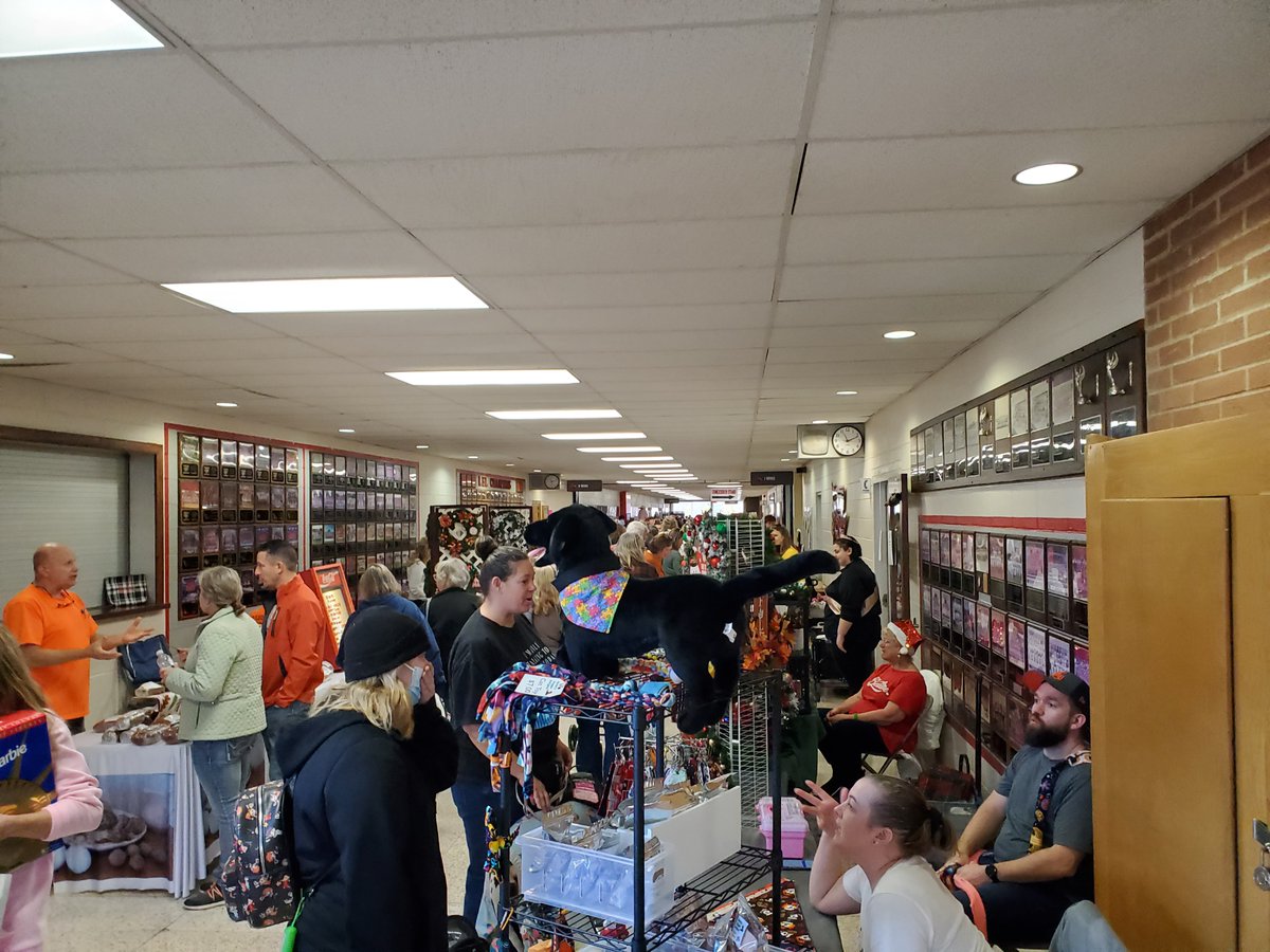 BereaMidpark4n6's tweet photo. Several Titans set personal bests for the season so far, and we had three speech competitors with multiple rounds of top ranks! #GetBetterEachWeek And they had to resist the urge to shop too much between rounds at the #CraftFair! #BeTitansTogether #SupportLocal #MmmSmoresBrownies https://t.co/9hwcn6b4E3