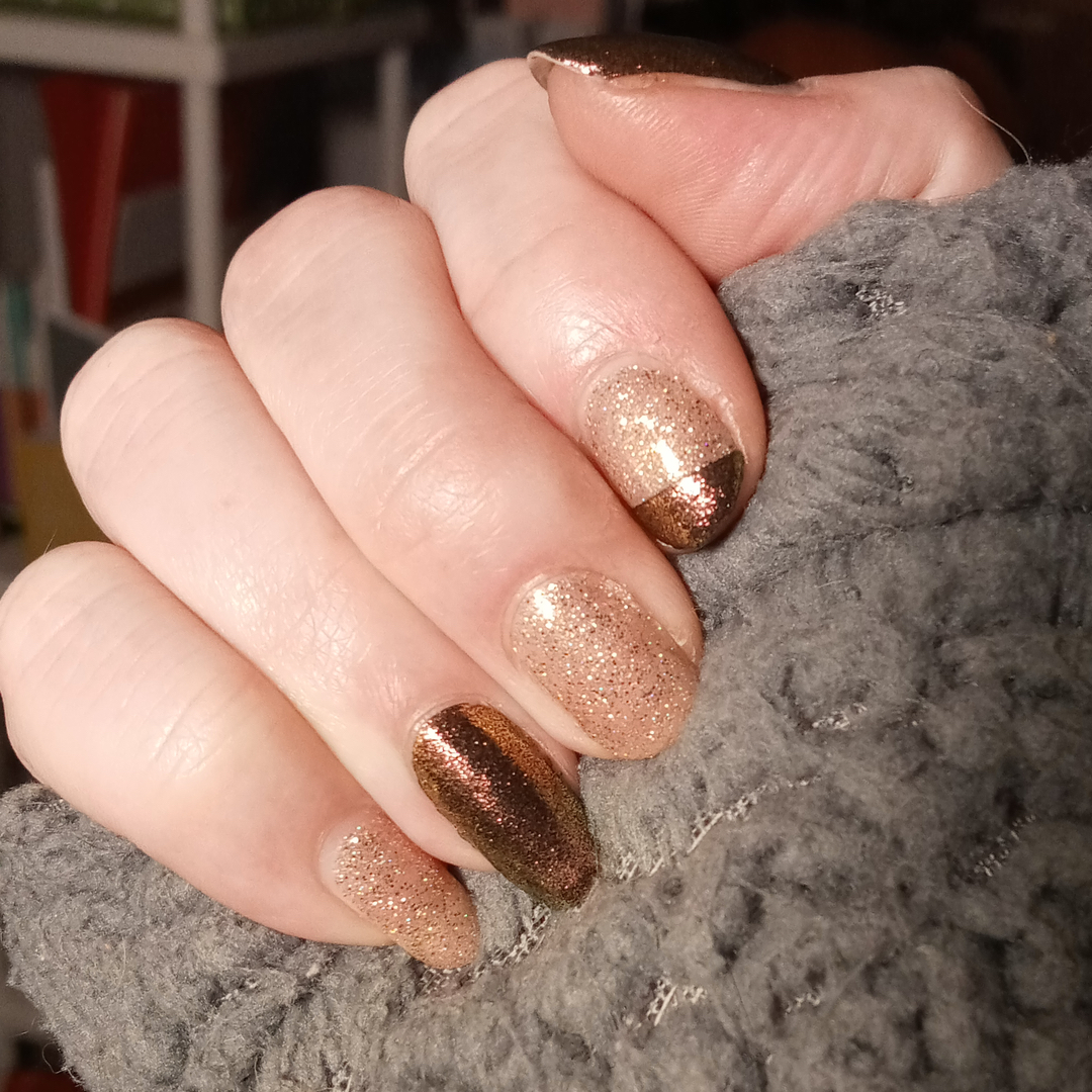 HeidiBetts's tweet image. My #nailfies may not be great😜, but my #mixedmani is on pointe!🩰

I went with Morganite Delight and Bronze Age for an Autumn/pre-Thanksgiving look and absolutely love it!😍

What do you think?

YourFairyTaleNails.com