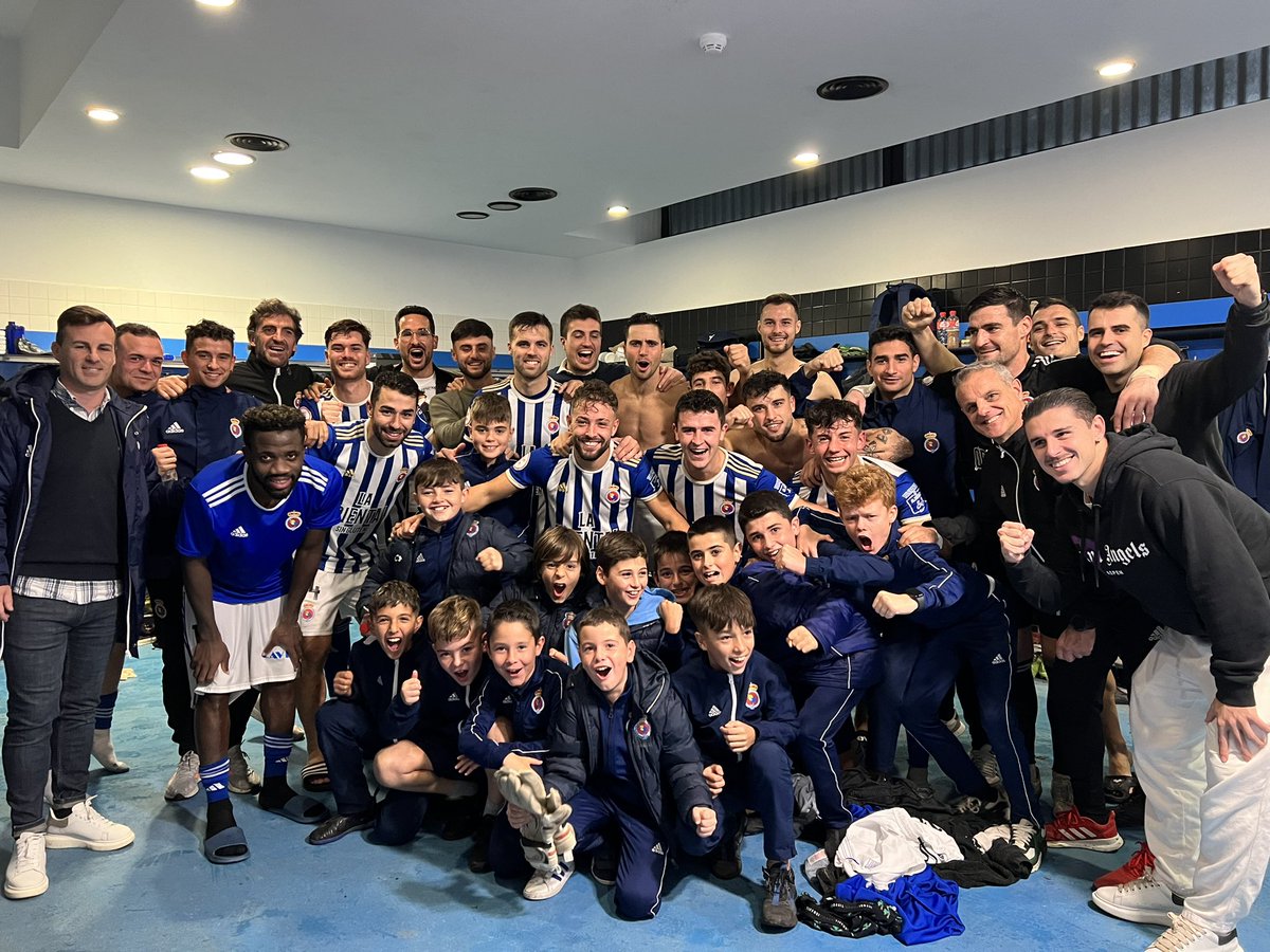 RSGimnastica's tweet photo. 📸 Hoy la fotografía de la victoria es con compañía

🗣️ ¡¡VAMOOOOOOOS!!

#UnoDeLosNuestros https://t.co/hET5j2rFCf