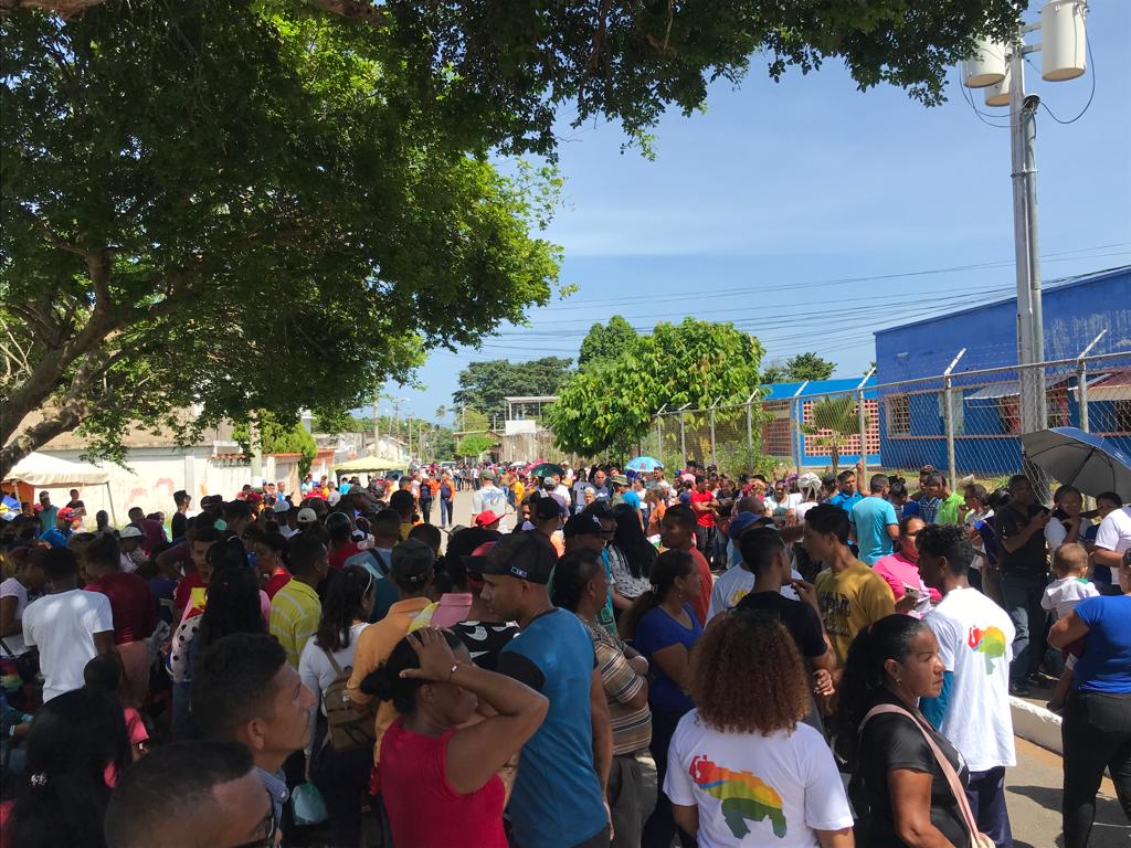 HectorFrontado4's tweet photo. Hoy en compañía de todo nuestro pueblo salimos masivamente a participar en el Simulacro Electoral por la Defensa del Esequibo.
Nuevamente  reafirmamos el compromiso con nuestro país, somos los protagonistas de la defensa de nuestra soberanía.

#SimulacroElectoral https://t.co/Jq8JqulMBp
