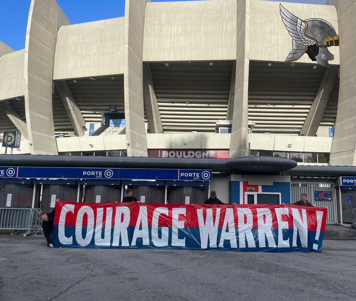 MediaParisien's tweet photo. 🔥 Belle banderole de soutien après la blessure de Warren Zaïre-Emery du Block Parisii. 

💪 On espère que notre crack reviendra plus fort ! https://t.co/2hgwubRhLb