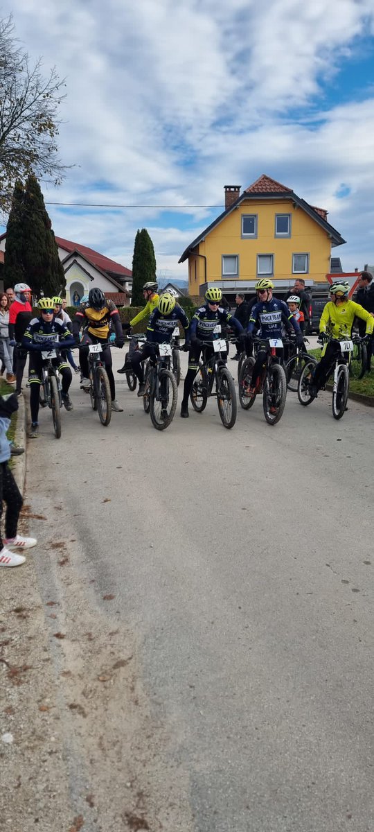 Danes smo običajna cestna kolesa zamenjali za gorska in bili prisotni na 25. izvedbi Mlinčki race. V kategoriji u17 smo se razvrstili takole:

🥇Matic Čebulj,🥈 Luka Zarnik, 🥉Nik Vodlan, 4.Nejc Čebulj

Čestitke vsem! Za nami še en uspešen dan!💪🏼